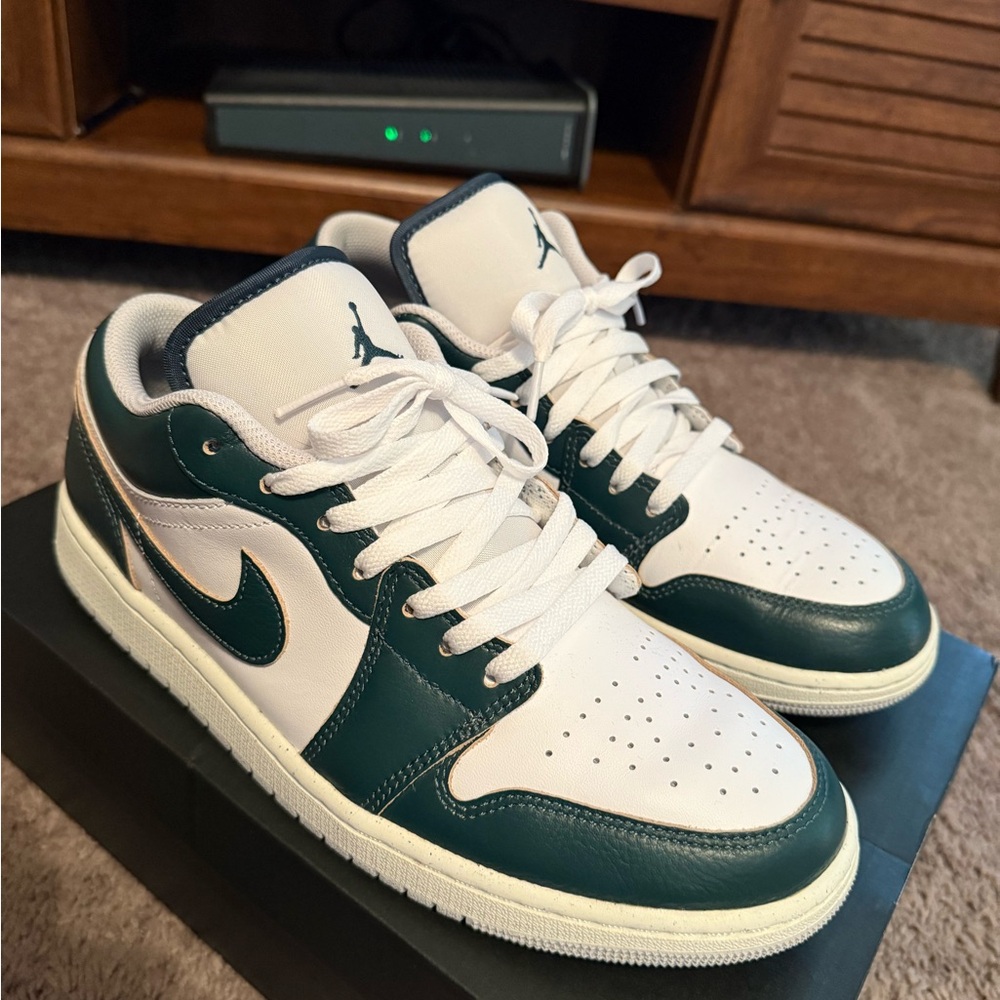Nike Air Jordan Low in Dark Green and White